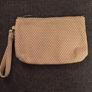 🦊 Like new Tan/white dot AE wristlet